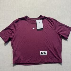 Nike Sportswear Essential: Women's Slim Cropped Tee Sz M Brand New